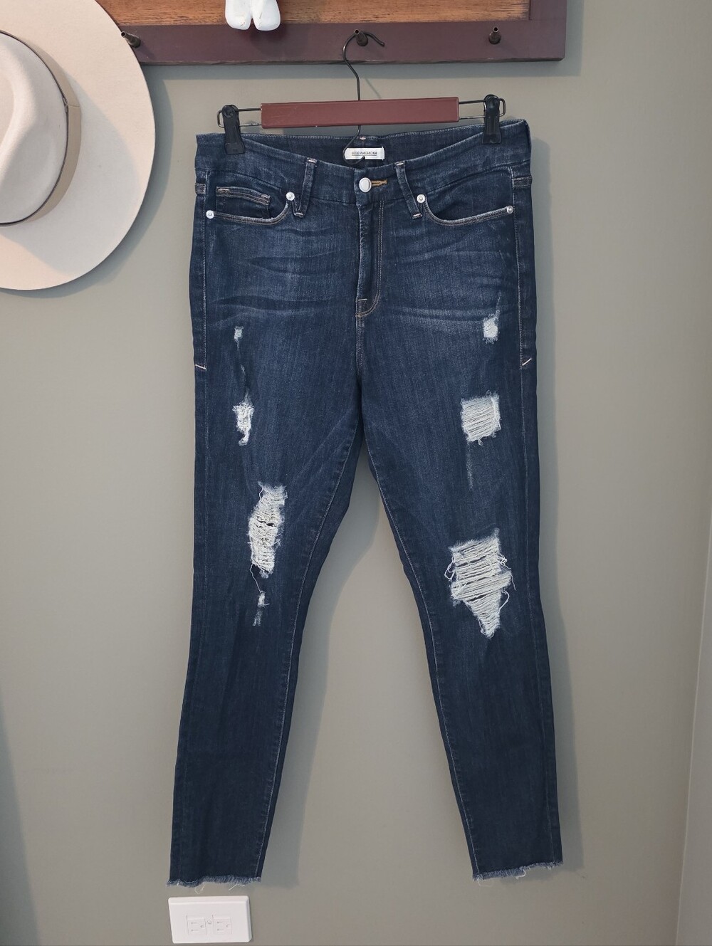 Good American Good Legs Dark Wash Distressed Jeans Festival Casual